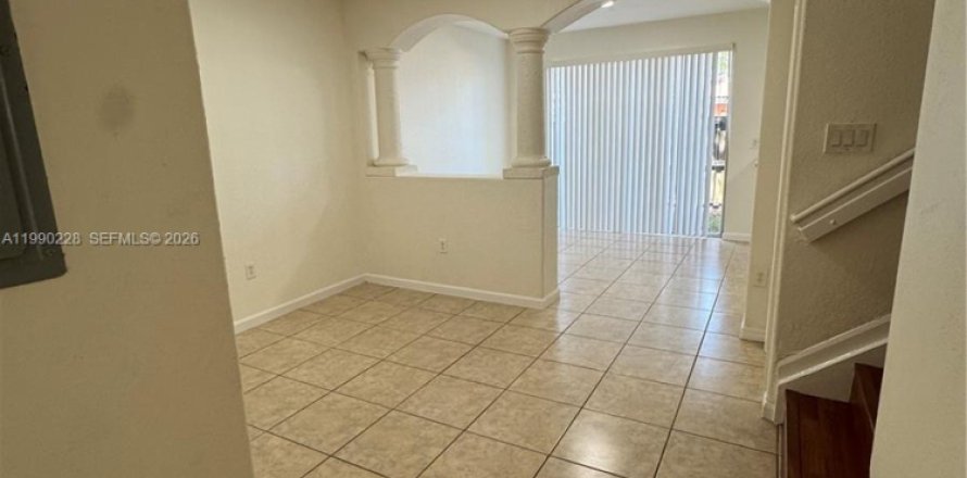 Дом в Хомстед, Флорида 3 спальни, 120.96м2 № 2052276