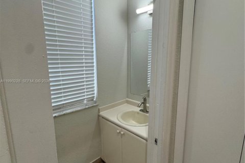 Купить виллу или дом в Хомстед, Флорида 3 спальни, 120.96м2, № 2052276 - фото 15