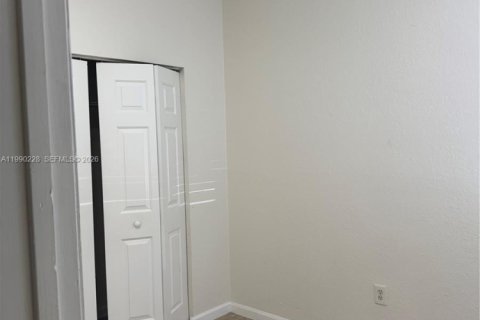 Купить виллу или дом в Хомстед, Флорида 3 спальни, 120.96м2, № 2052276 - фото 10