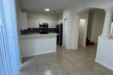 Купить виллу или дом в Хомстед, Флорида 3 спальни, 120.96м2, № 2052276 - фото 3