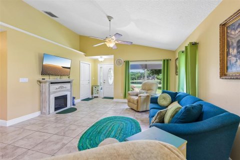 House in Umatilla, Florida 3 bedrooms, 133.41 sq.m. № 2237580 - photo 16