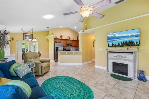 House in Umatilla, Florida 3 bedrooms, 133.41 sq.m. № 2237580 - photo 14