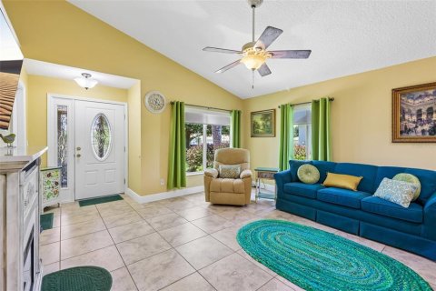 House in Umatilla, Florida 3 bedrooms, 133.41 sq.m. № 2237580 - photo 15