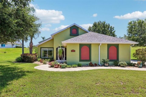 Casa en Umatilla, Florida 3 dormitorios, 133.41 m2 № 2237580