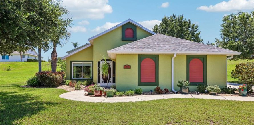 House in Umatilla, Florida 3 bedrooms, 133.41 sq.m. № 2237580
