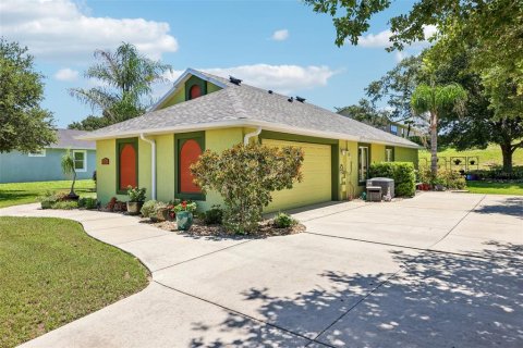 House in Umatilla, Florida 3 bedrooms, 133.41 sq.m. № 2237580 - photo 4