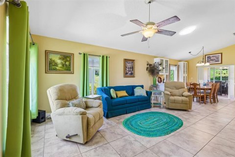 House in Umatilla, Florida 3 bedrooms, 133.41 sq.m. № 2237580 - photo 12