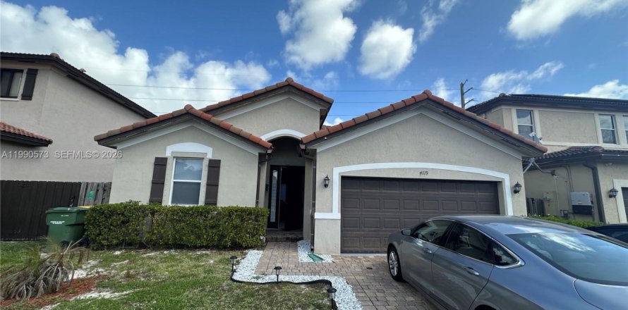 Дом в Хомстед, Флорида 3 спальни, 157.75м2 № 2056834