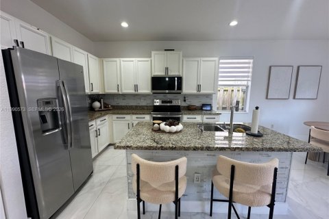 Купить виллу или дом в Хомстед, Флорида 3 спальни, 157.75м2, № 2056834 - фото 10