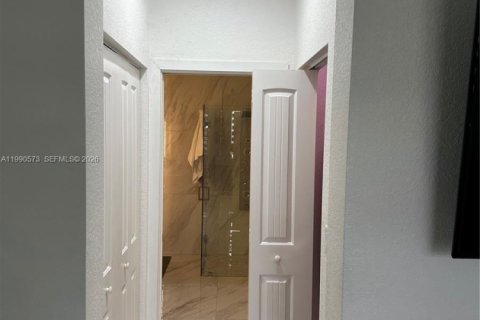 Купить виллу или дом в Хомстед, Флорида 3 спальни, 157.75м2, № 2056834 - фото 21