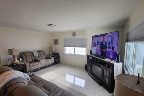 House in Ruskin, Florida 3 bedrooms, 132.66 sq.m. № 1626418 - photo 28