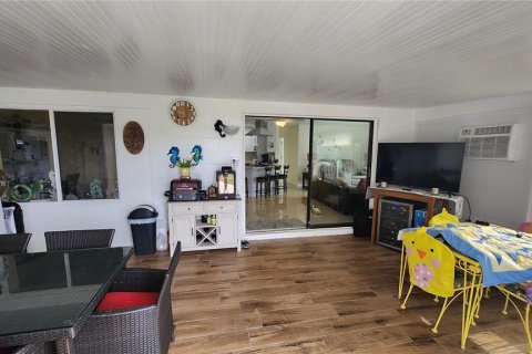 House in Ruskin, Florida 3 bedrooms, 132.66 sq.m. № 1626418 - photo 14