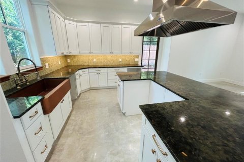 Townhouse in Gainesville, Florida 4 bedrooms, 242.75 sq.m. № 2222915 - photo 9