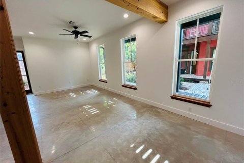 Townhouse in Gainesville, Florida 4 bedrooms, 242.75 sq.m. № 2222915 - photo 15