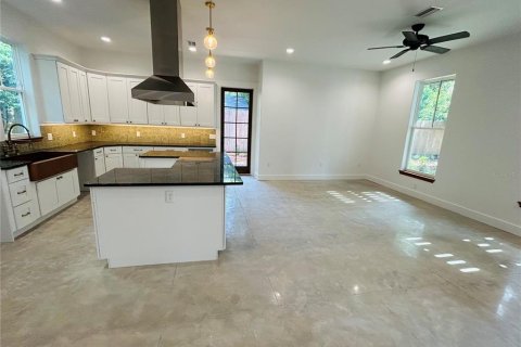 Townhouse in Gainesville, Florida 4 bedrooms, 242.75 sq.m. № 2222915 - photo 10