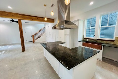 Townhouse in Gainesville, Florida 4 bedrooms, 242.75 sq.m. № 2222915 - photo 11