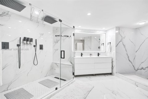 Condominio en venta en Aventura, Florida, 3 dormitorios, 229.47 m2 № 1982091 - foto 2