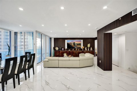 Condominio en venta en Aventura, Florida, 3 dormitorios, 229.47 m2 № 1982091 - foto 19