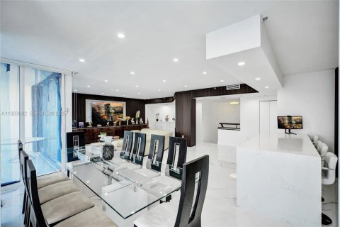 Condominio en venta en Aventura, Florida, 3 dormitorios, 229.47 m2 № 1982091 - foto 17