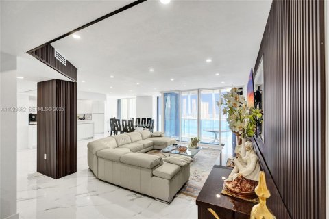 Condominio en venta en Aventura, Florida, 3 dormitorios, 229.47 m2 № 1982091 - foto 5