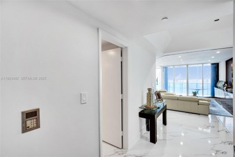 Condominio en venta en Aventura, Florida, 3 dormitorios, 229.47 m2 № 1982091 - foto 12