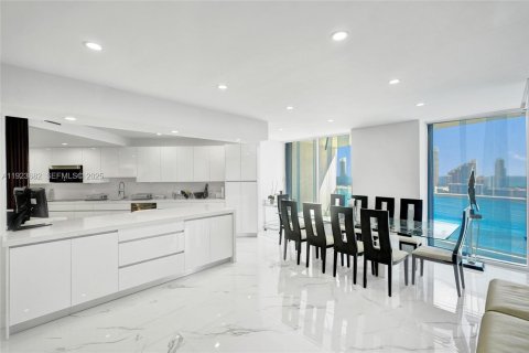 Condominio en venta en Aventura, Florida, 3 dormitorios, 229.47 m2 № 1982091 - foto 22