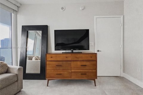 Condominio en alquiler en Miami, Florida, 1 dormitorio, 75.81 m2 № 2040297 - foto 13