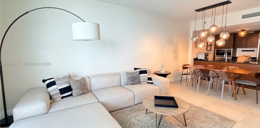 Condominio en Miami, Florida, 1 dormitorio  № 2040297