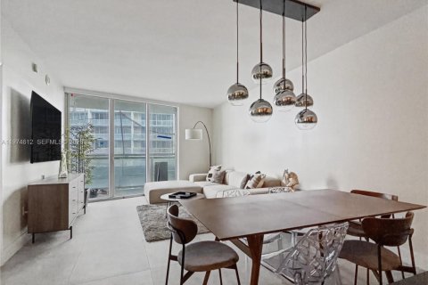 Condominio en alquiler en Miami, Florida, 1 dormitorio, 75.81 m2 № 2040297 - foto 4