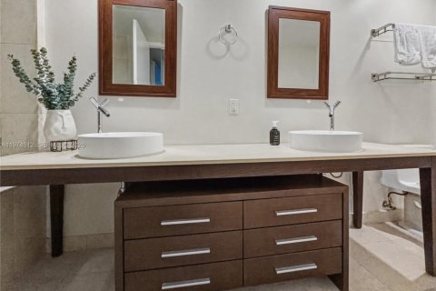 Condominio en alquiler en Miami, Florida, 1 dormitorio, 75.81 m2 № 2040297 - foto 15