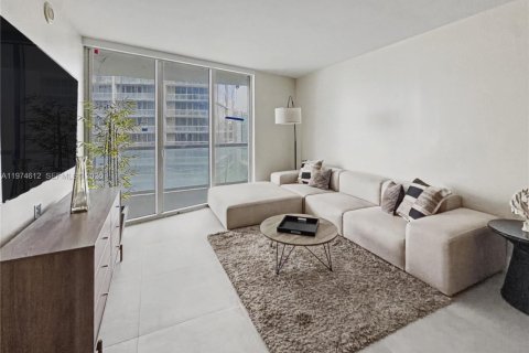 Condominio en alquiler en Miami, Florida, 1 dormitorio, 75.81 m2 № 2040297 - foto 6