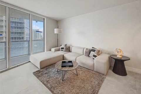 Condominio en alquiler en Miami, Florida, 1 dormitorio, 75.81 m2 № 2040297 - foto 5