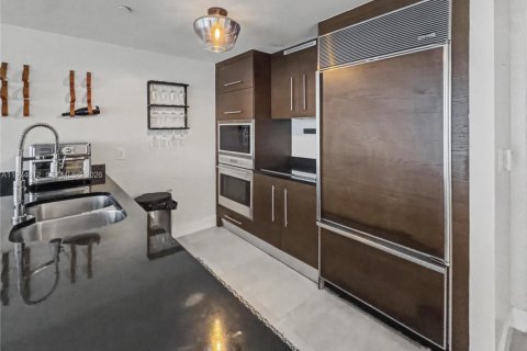 Condominio en alquiler en Miami, Florida, 1 dormitorio, 75.81 m2 № 2040297 - foto 19