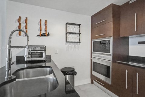 Condominio en alquiler en Miami, Florida, 1 dormitorio, 75.81 m2 № 2040297 - foto 20