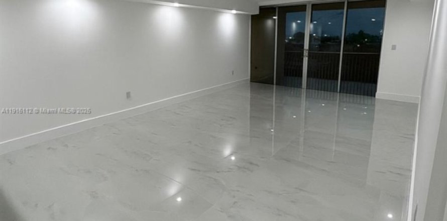 Condo in Miami, Florida, 2 bedrooms  № 1971033