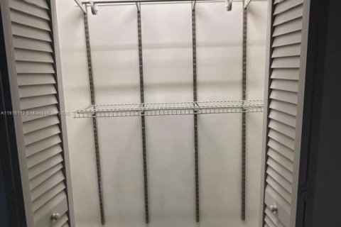 Condo in Miami, Florida, 2 bedrooms  № 1971033 - photo 21