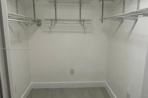 Condo in Miami, Florida, 2 bedrooms  № 1971033 - photo 14