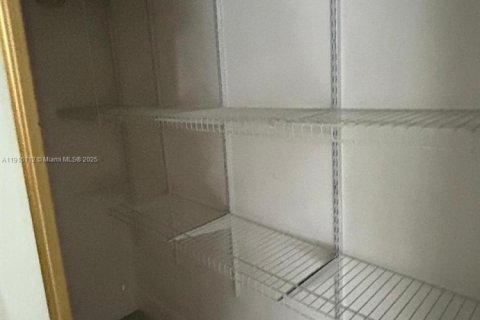 Condo in Miami, Florida, 2 bedrooms  № 1971033 - photo 18