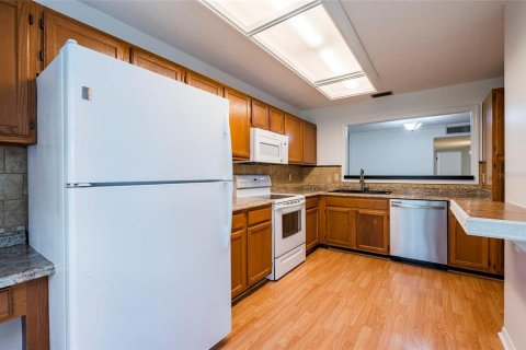 Condo in Tampa, Florida, 2 bedrooms  № 2199971 - photo 8