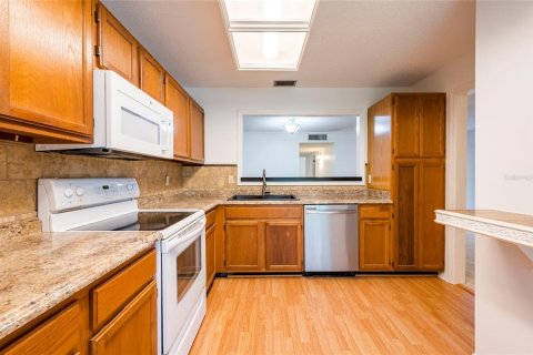 Condo in Tampa, Florida, 2 bedrooms  № 2199971 - photo 9