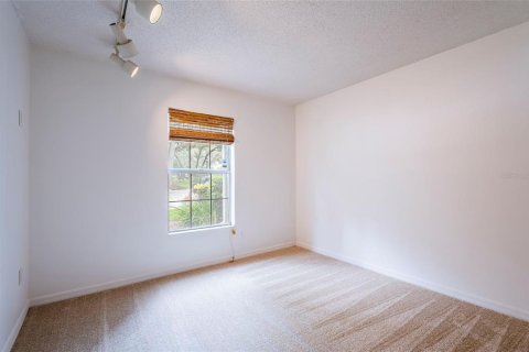 Condo in Tampa, Florida, 2 bedrooms  № 2199971 - photo 19