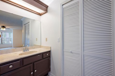 Condo in Tampa, Florida, 2 bedrooms  № 2199971 - photo 23