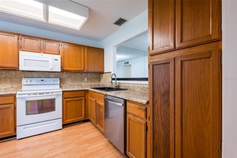 Condo in Tampa, Florida, 2 bedrooms  № 2199971 - photo 5