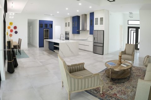 House in Naples, Florida 5 bedrooms, 235.69 sq.m. № 1806497 - photo 15