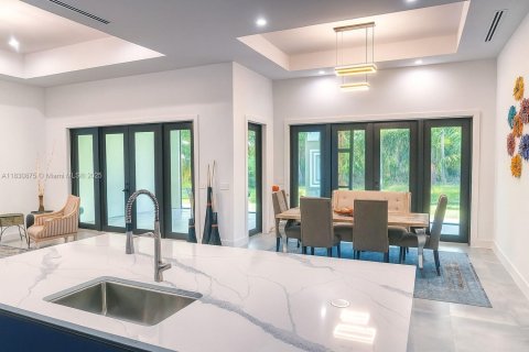 House in Naples, Florida 5 bedrooms, 235.69 sq.m. № 1806497 - photo 22