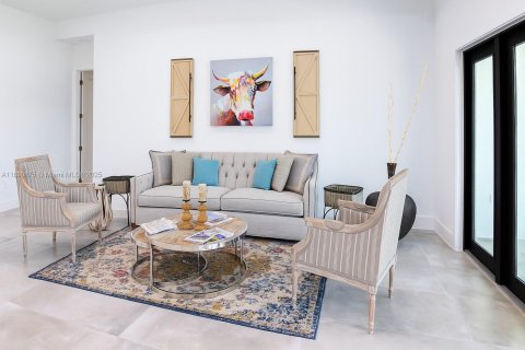 House in Naples, Florida 5 bedrooms, 235.69 sq.m. № 1806497 - photo 12