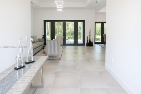 House in Naples, Florida 5 bedrooms, 235.69 sq.m. № 1806497 - photo 7