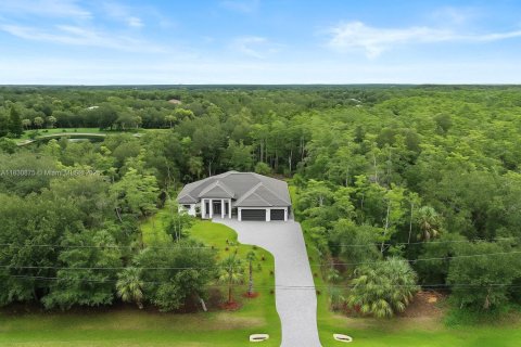 House in Naples, Florida 5 bedrooms, 235.69 sq.m. № 1806497 - photo 2