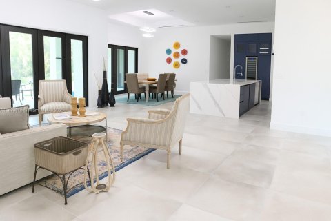 House in Naples, Florida 5 bedrooms, 235.69 sq.m. № 1806497 - photo 13
