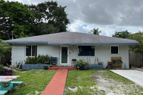 Villa ou maison à vendre à Miami, Floride: 4 chambres, 130.06 m2 № 1949347 - photo 2